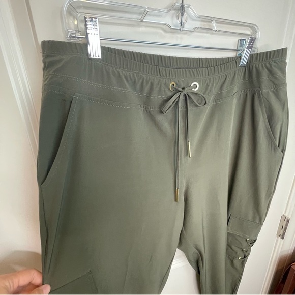 Chico’s Zenergy Green Activewear Jogger Pants - Picture 8 of 16